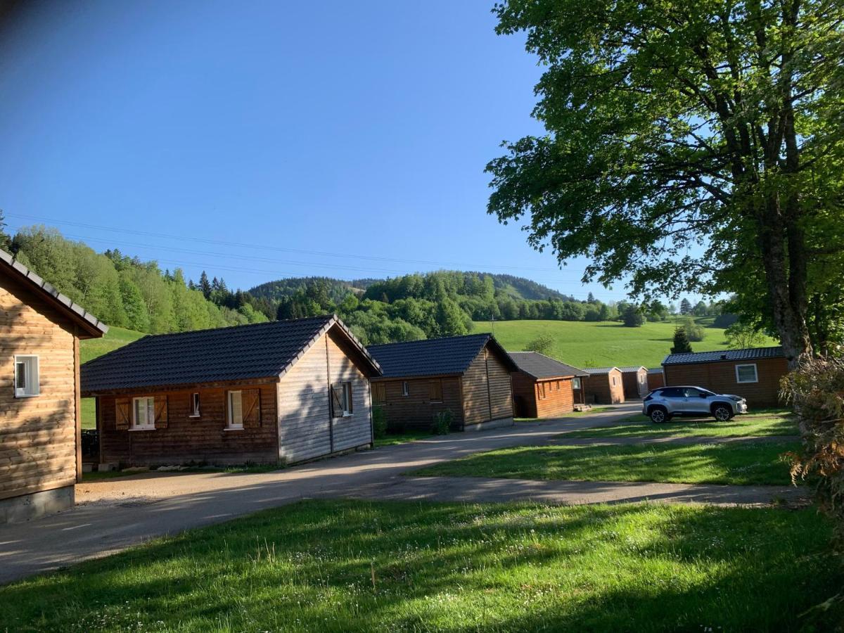 Camping Le Miroir Les Hopitaux-Neufs Exterior foto